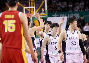 最多落后韩国32分😔媒体人：看国足踢韩国也没有今天这种无力感