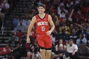 杜兰特：谢泼德太出色了 他的进攻掌控力和防守表现令人印象深刻