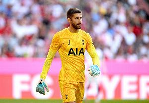 电讯报：热刺球员与球迷关系紧张，队内会议讨论和球迷的隔阂问题