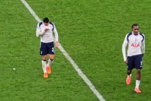 热刺边卫波罗赛后对队友发火且无视球迷，遭到抨击：真恶心