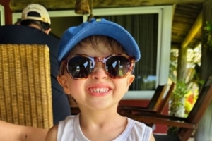 可爱👦泽卡更新社媒，晒出自己孩子咧嘴笑的照片