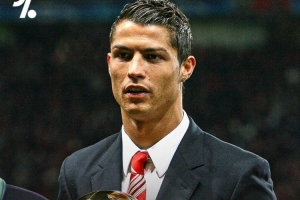 17年前的今天C罗首次获得金球奖，梅西、托雷斯排名二三位