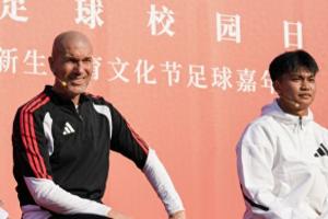 上海交大学生提问如何平衡学业和踢球？齐达内：拿到毕业文凭重要