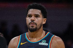 奋力反击！康宁汉姆抢断送长传 哈里斯欧洲步扣篮打停老鹰