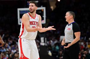 键盘侠|火箭7个月没打背靠背歇傻了！裁判1回合吹5犯规丑陋至极