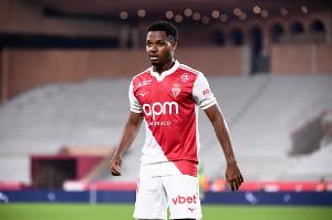 充电两小时，通话五分钟😂每体：法蒂在周二训练结束时腿筋受伤