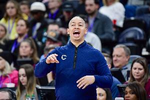 路威：卢是高水平教练 给他真正的争冠阵容他肯定能带好