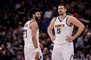 不同命🤣穆雷砍下50+的比赛4胜1负 而队友约基奇1胜4负