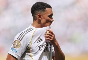 愿无大碍！马卡：皇马方面称，阿诺德和卡马文加的伤情令人担忧