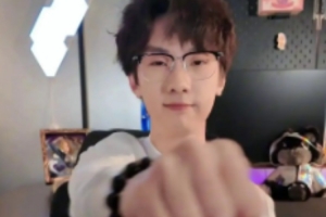 Baolan发布与希然合拍视频：这次是组合拳