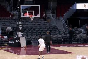 苦中作乐😂加兰赛后加练 命中三分后大跳庆祝