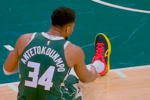 😶不妙！字母哥无对抗倒地+抚摸右小腿 表情不是很好