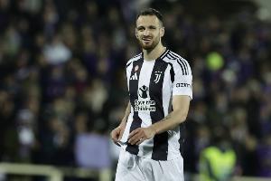 官方：加蒂成功接受了右膝内侧半月板选择性关节镜下半月板切除术