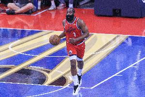 招牌绝技！哈登弧顶命中撤步三分球