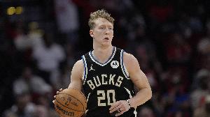 不错的射手！AJ·格林12中6&三分11中5拿到19分 另有1断2帽