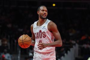 还有得打！莫布里命中续命三分球