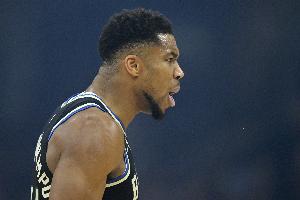 Shams：字母哥对过去几周输球感到沮丧 更衣室也能感受到紧张气氛