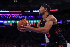 外线不准但全能！哈特11投4中&三分5中1 砍下15分8篮板8助攻