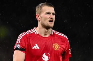 缺席本场比赛名单！记者：德里赫特出现轻伤，本周就可恢复训练