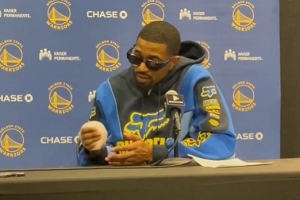 梅尔顿赛后右手冰敷：旧伤复发导致的 几天后就不会有问题了