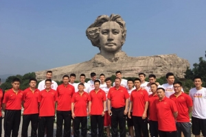 时隔10年再次造访橘子洲！翟晓川晒旧照：2015-2025🇨🇳