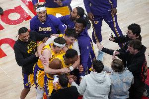 里夫斯：我庆祝差点把八村勒窒息 这些都是纯粹的快乐时刻