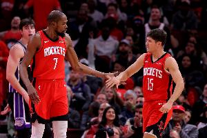 进攻效率拉满！火箭第二节和第三节43中31 命中率高达72.1%