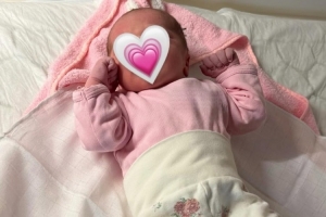 改名字了吗？东契奇晒新出生二女儿的照片：Olivia💕