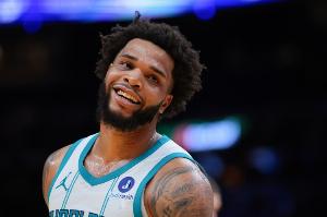 活力十足！迈尔斯·布里奇斯半场8中4拿到12分8板 正负值+9