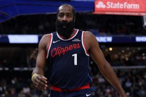 进攻头大😡快船最后半节运动战7中0仅靠哈登罚球得2分 再输灰熊