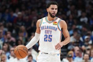 肯威：阿杰伊·米切尔保持沉稳心态 他是靠谱后卫能提供稳定表现