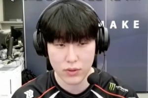 Zeka：队友们各自都有优缺点和打法风格，正在调节一致