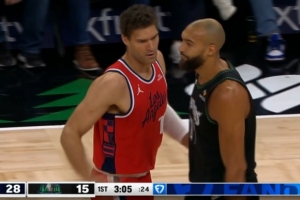 终于又获得机会！大洛被DNP六场后 首节就替补上场！