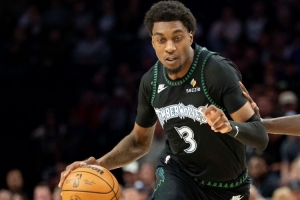 麦丹谈中距离：我比场上大多数人都高总能有空位 除非对手是文班