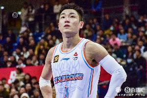 鲍威尔：高诗岩做出了非常好的表率作用 他能够把全队融在一起