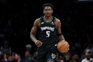 全靠队友给力！爱德华兹11中3仅拿15分6板4助1断2帽 5失误