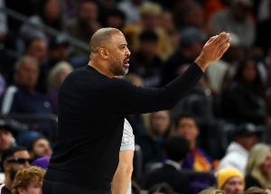 全队18次失误！乌度卡谈失利原因：我们失误太多了