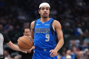 首发控卫！内姆哈德半场3投3中得到6分6助1断 正负值+3