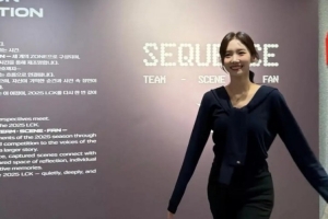 LCK主持人尹秀彬分享LCK摄影展参观照：过去的一年转瞬即逝