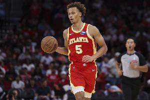 手感不佳！丹尼尔斯16投仅4中拿到12分 三分5中0