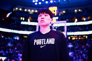 队记：杨瀚森打19分钟这很棒 只有比赛才能印证水平是否提升