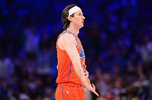 这又是哪来的？雷霆双向卡尔森9中5砍下13分6板 首节2分钟轰11分