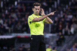 疯狂🤯皇马本轮西甲被主裁出示3红7黄！7人吃牌，替补席1红1黄