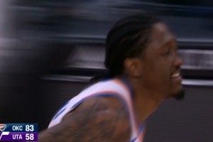 风卷残云！杰伦·威廉姆斯变向过人 直杀篮下起飞单臂暴扣