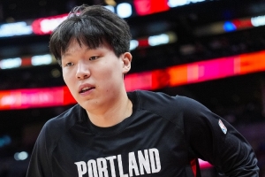 队记：杨瀚森新秀赛季表现有起伏很正常 弗拉格首秀时也打得糟糕