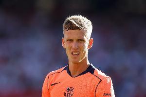 伤缺至少一个月！每体：巴萨决定让奥尔莫保守治疗，不接受手术