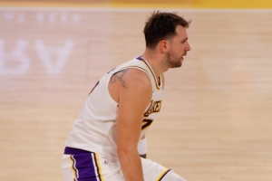 二女儿Buff加成无敌！东契奇24中9砍31分15板11助2帽 罚球14中11