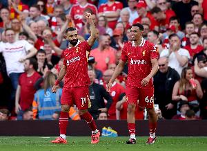 前红军队友👀萨拉赫社媒晒独自训练照，阿诺德点赞