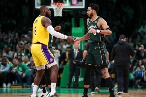 塔图姆：詹姆斯也就能打1/2年了 他退役时会和乔丹一样引起轰动