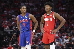 没交流一下吗？阿门本赛季罚球命中率80% 但弟弟奥萨尔仅54.7%